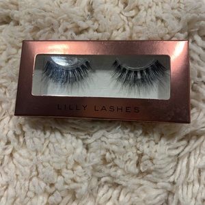 Lily Lashes Gaia